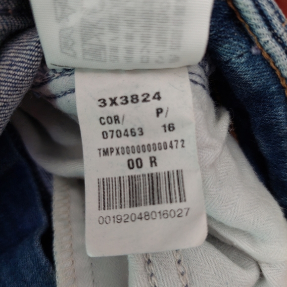 Hollister Distressed Straight Jean - High Rise - Size 00 w23 - Picture 9 of 12